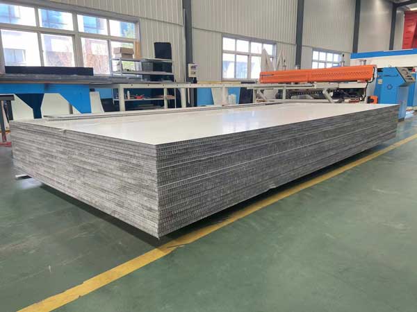 CFRTP材料闆更耐高(gāo)溫可與高強度鋼(gang)媲美